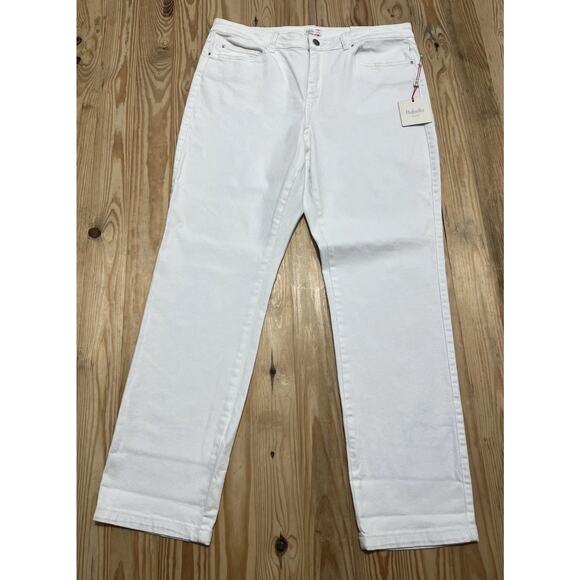 NWT RAFAELLA Curvy Straight Leg White Denim Jeans Lift Trim Comfort Size 16 - Picture 1 of 8